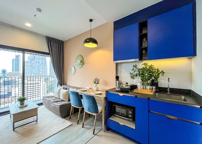 Near Bts L Fully Furnished L Pool And Gym L Sontana バンコク都