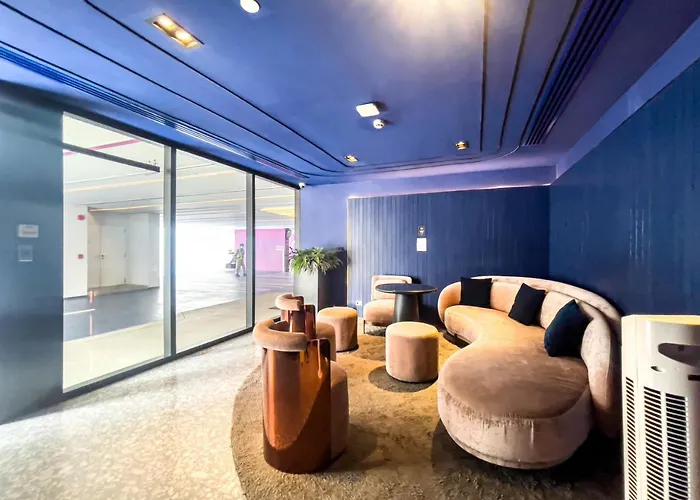 アパート Near Bts L Fully Furnished L Pool And Gym L Sontana バンコク都