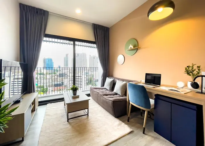 Near Bts L Fully Furnished L Pool And Gym L Sontana バンコク都