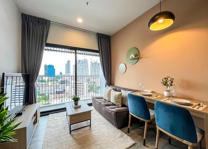Near Bts L Fully Furnished L Pool And Gym L Sontana バンコク都