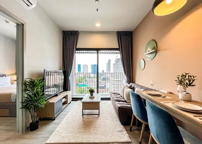 Near Bts L Fully Furnished L Pool And Gym L Sontana バンコク都
