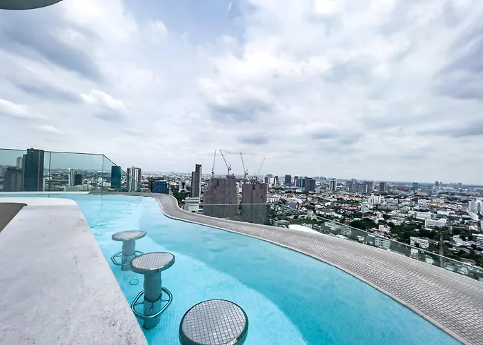 Near Bts L Fully Furnished L Pool And Gym L Sontana バンコク都